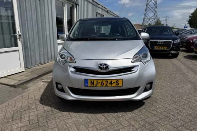 Toyota Verso (2015) thumbnail 5