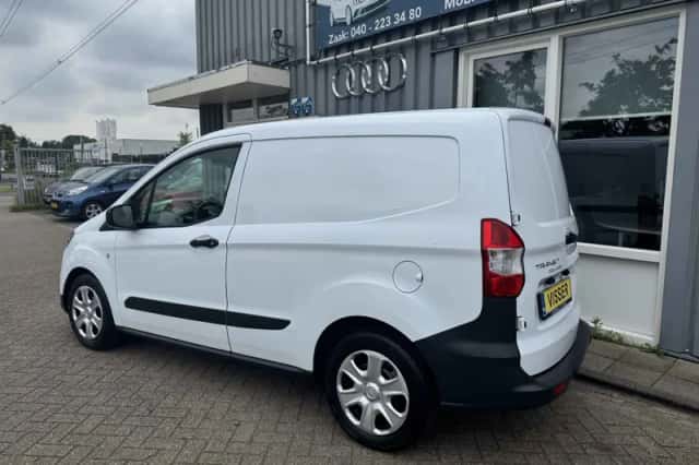 Ford Transit Courier (2019) thumbnail 2