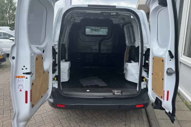 Ford Transit Courier (2019) thumbnail 6