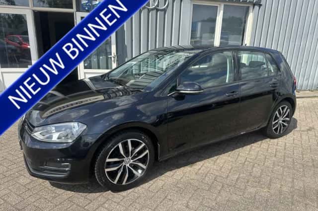 Volkswagen Golf (2016) thumbnail 1