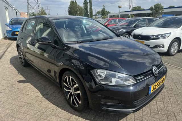 Volkswagen Golf (2016) thumbnail 3