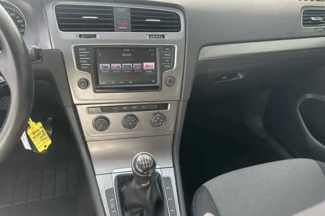 Volkswagen Golf (2016) thumbnail 6