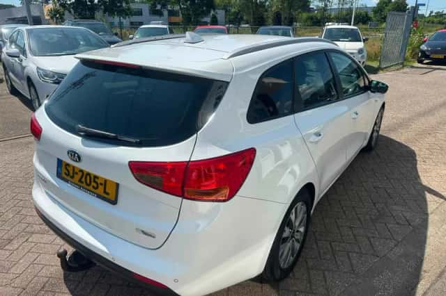 Kia Ceed (2018) thumbnail 3
