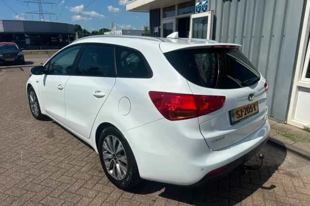 Kia Ceed (2018) thumbnail 4