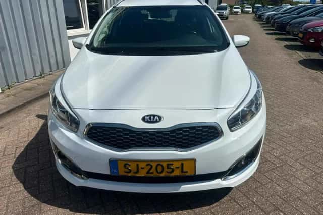 Kia Ceed (2018) thumbnail 5