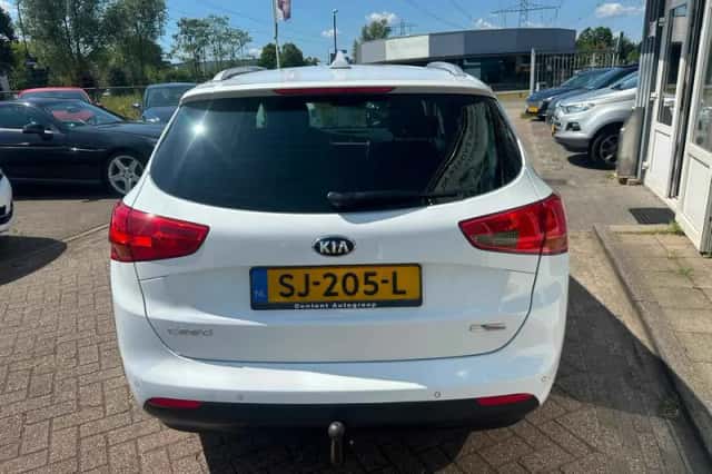 Kia Ceed (2018) thumbnail 6