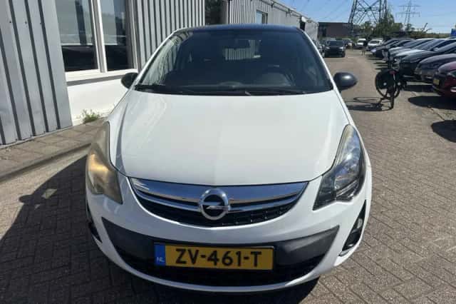 Opel Corsa (2013) thumbnail 2