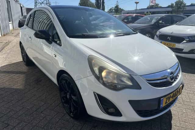 Opel Corsa (2013) thumbnail 3