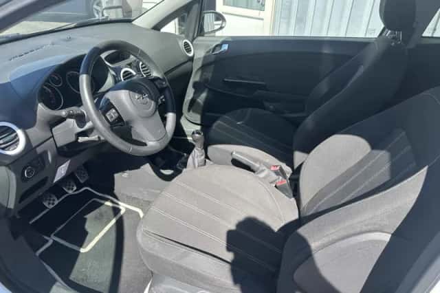 Opel Corsa (2013) thumbnail 4