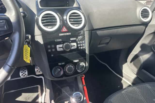 Opel Corsa (2013) thumbnail 6