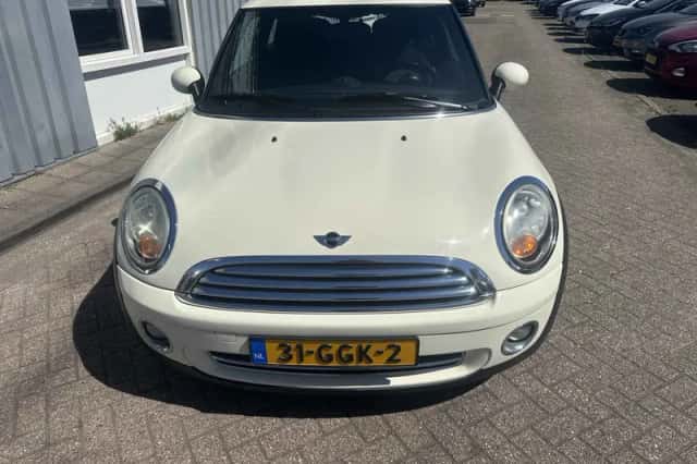 MINI Cooper (2008) thumbnail 2