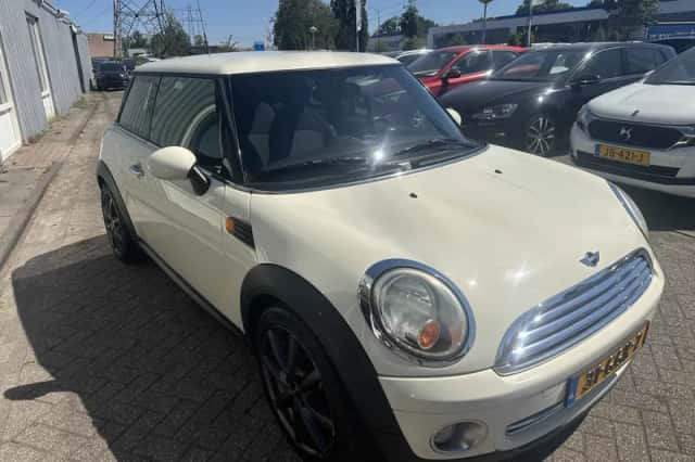 MINI Cooper (2008) thumbnail 3