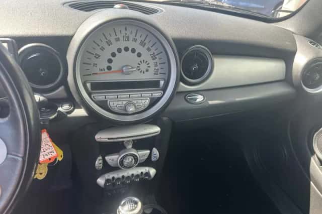 MINI Cooper (2008) thumbnail 6