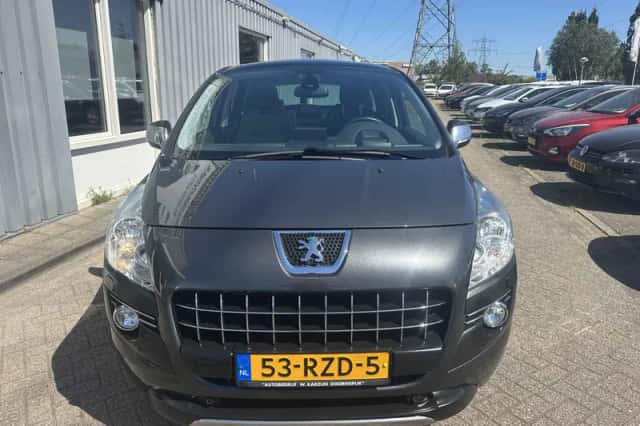 Peugeot 3008 (2011) thumbnail 2