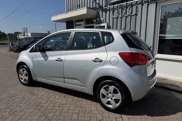 Kia Venga (2011) thumbnail 2