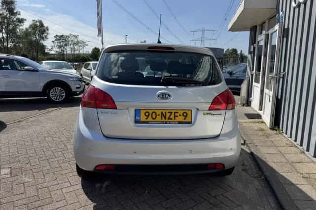 Kia Venga (2011) thumbnail 3
