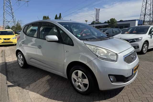 Kia Venga (2011) thumbnail 4