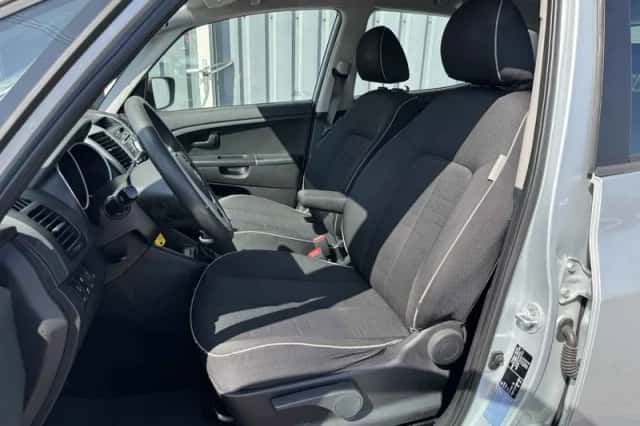 Kia Venga (2011) thumbnail 6