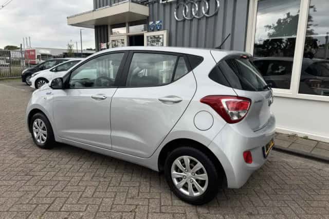 Hyundai i10 (2016) thumbnail 2
