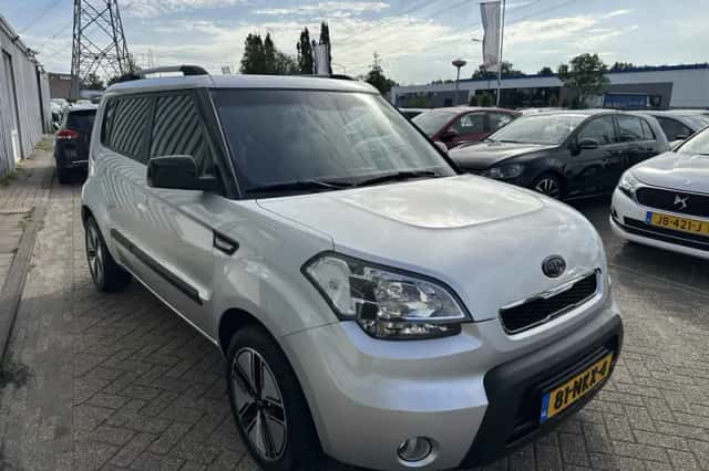 Kia Soul (2010) thumbnail 3