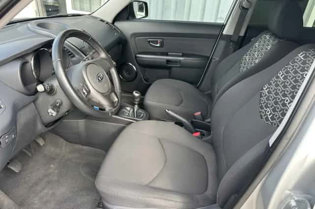 Kia Soul (2010) thumbnail 4