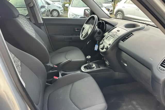 Kia Soul (2010) thumbnail 5
