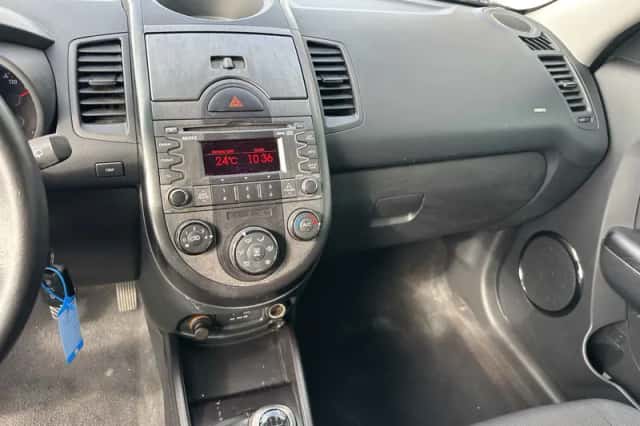 Kia Soul (2010) thumbnail 6