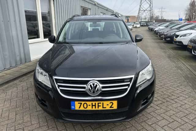 Volkswagen Tiguan (2008) thumbnail 2