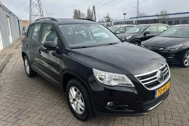 Volkswagen Tiguan (2008) thumbnail 3