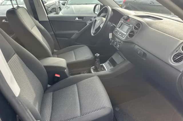Volkswagen Tiguan (2008) thumbnail 5