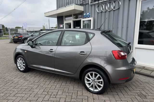 SEAT Ibiza (2016) thumbnail 2