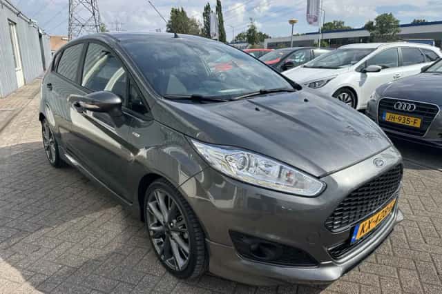 Ford Fiesta (2016) thumbnail 3