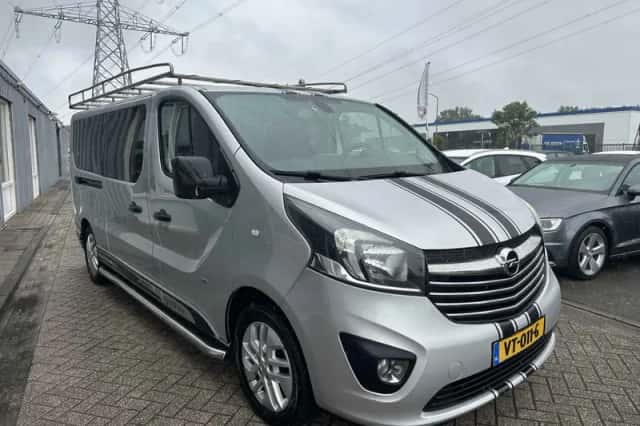 Opel Vivaro (2016) thumbnail 3