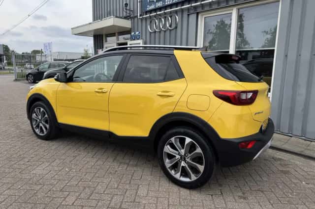 Kia Stonic (2019) thumbnail 2