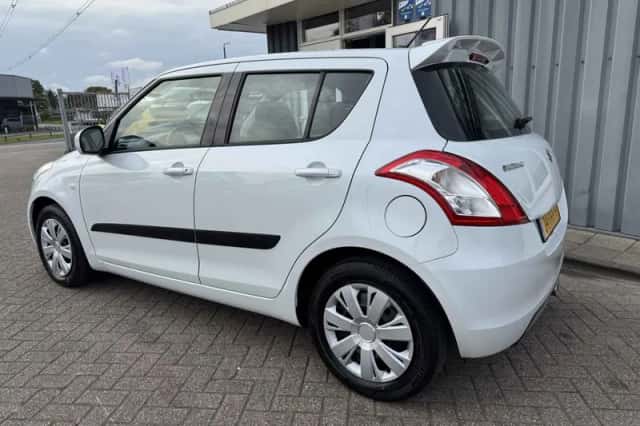 Suzuki Swift (2012) thumbnail 2