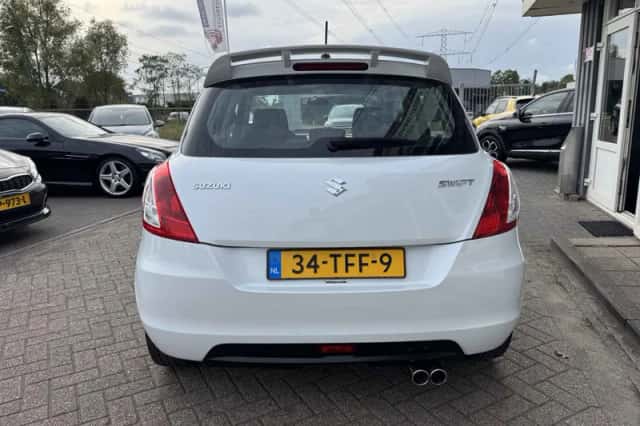 Suzuki Swift (2012) thumbnail 3