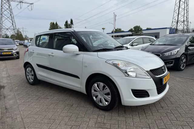 Suzuki Swift (2012) thumbnail 4