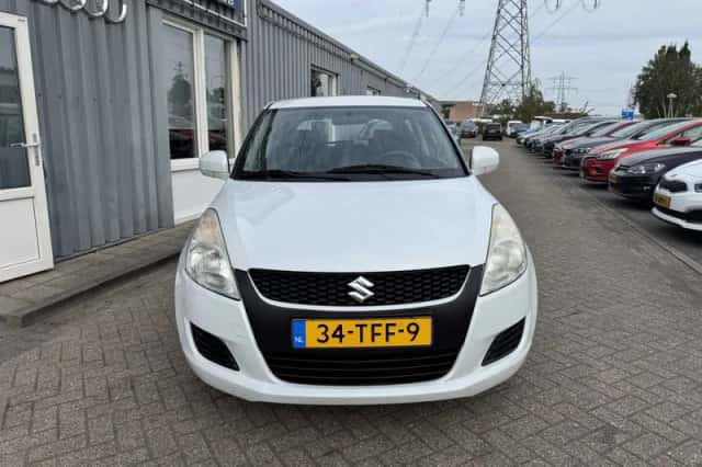 Suzuki Swift (2012) thumbnail 5