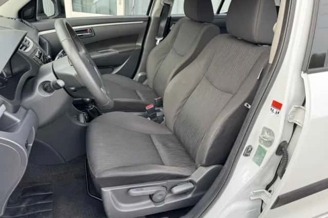 Suzuki Swift (2012) thumbnail 6