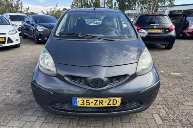 Toyota Aygo (2008) thumbnail 2