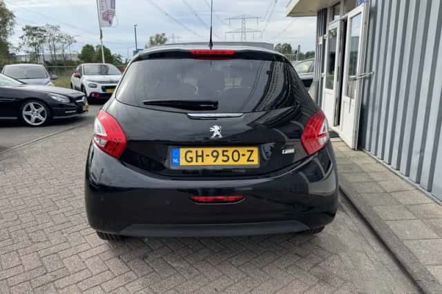 Peugeot 208 (2015) thumbnail 3