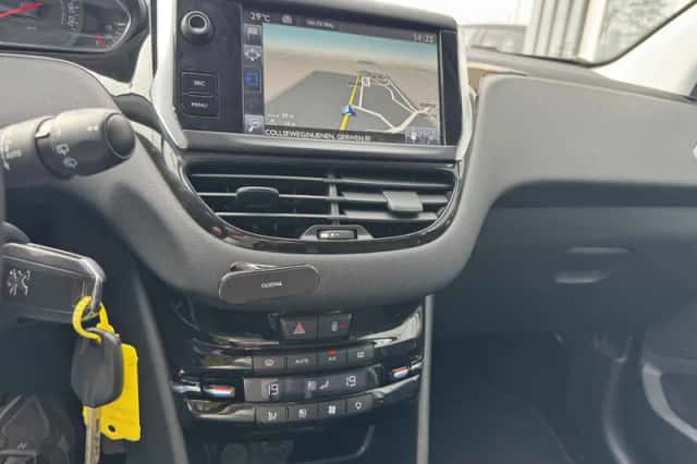 Peugeot 208 (2015) thumbnail 6