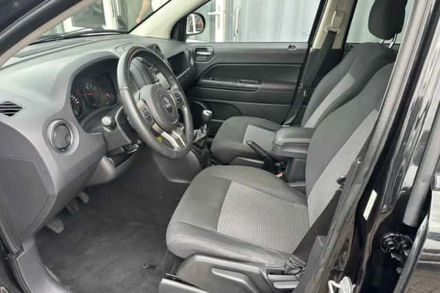 Jeep Compass (2012) thumbnail 4