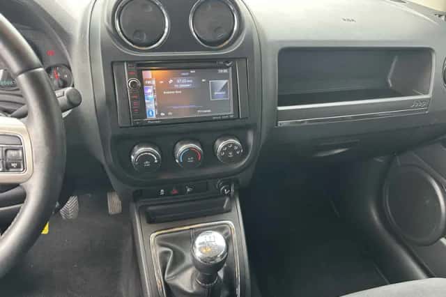 Jeep Compass (2012) thumbnail 6