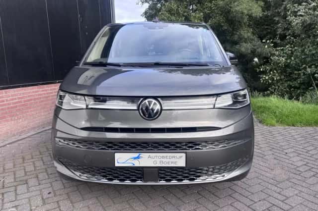 Volkswagen Multivan (2022) thumbnail 3