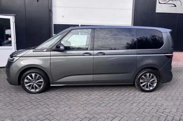 Volkswagen Multivan (2022) thumbnail 5