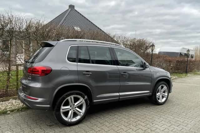 Volkswagen Tiguan (2015) thumbnail 2
