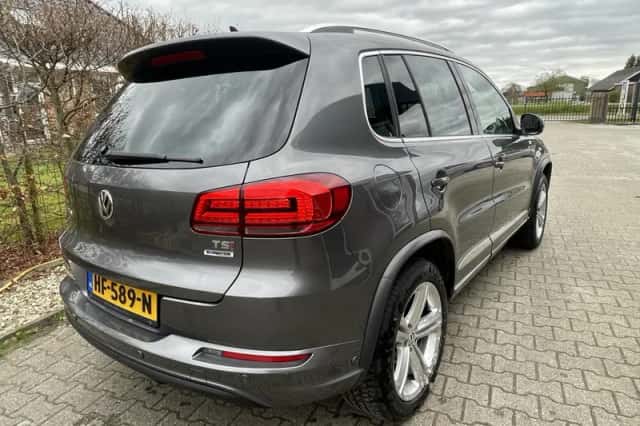 Volkswagen Tiguan (2015) thumbnail 4