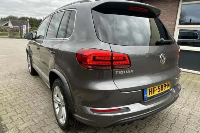 Volkswagen Tiguan (2015) thumbnail 6