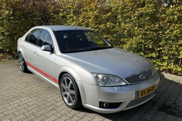 Ford Mondeo (2002) thumbnail 2